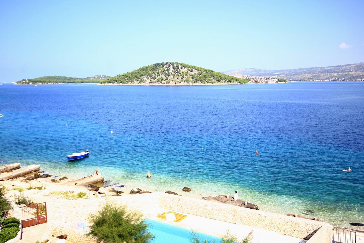 Vila Matej Razanj Luaran gambar