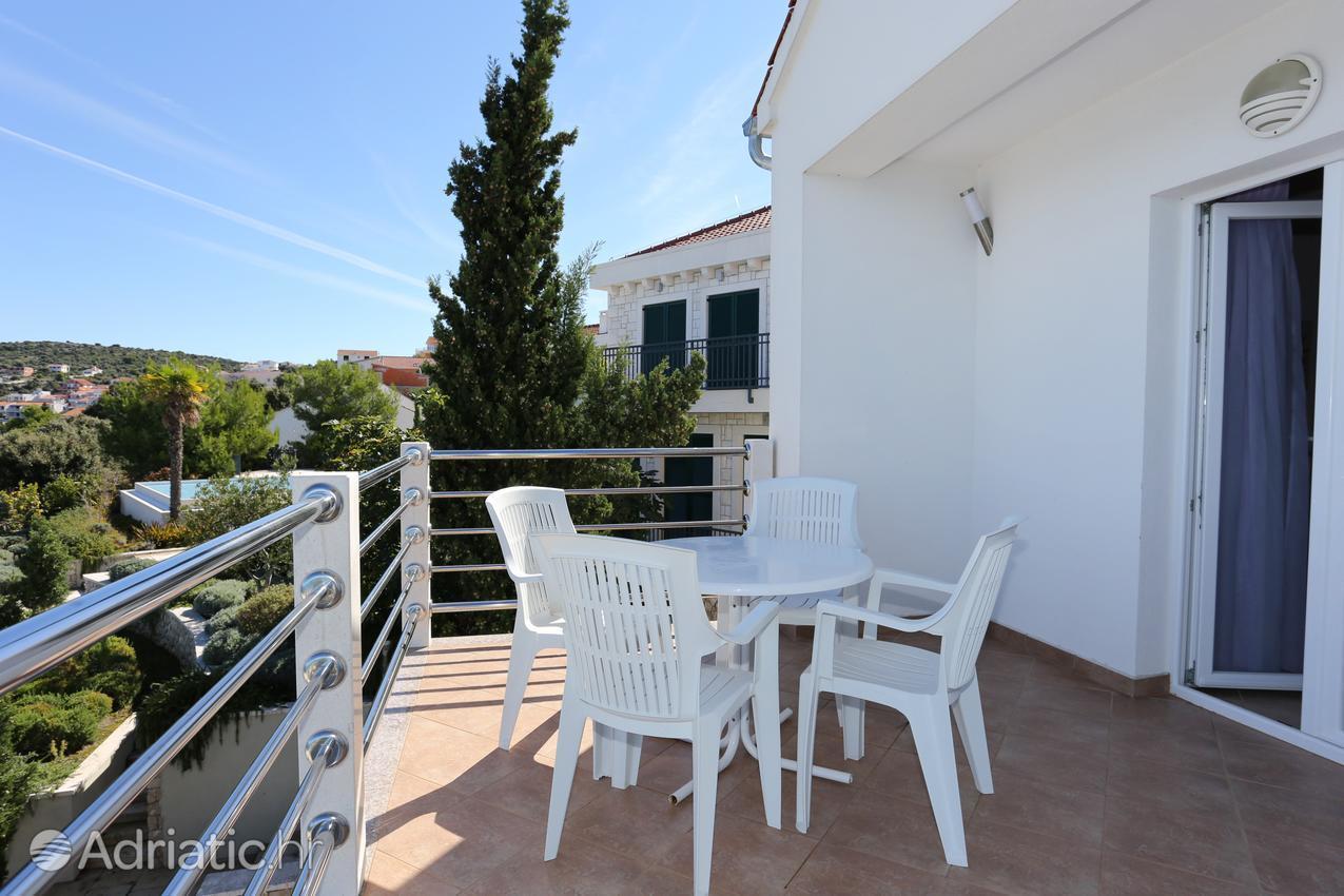 Vila Matej Razanj Luaran gambar