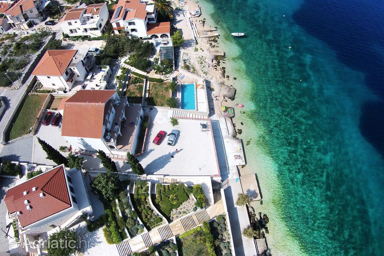 Vila Matej Razanj Luaran gambar