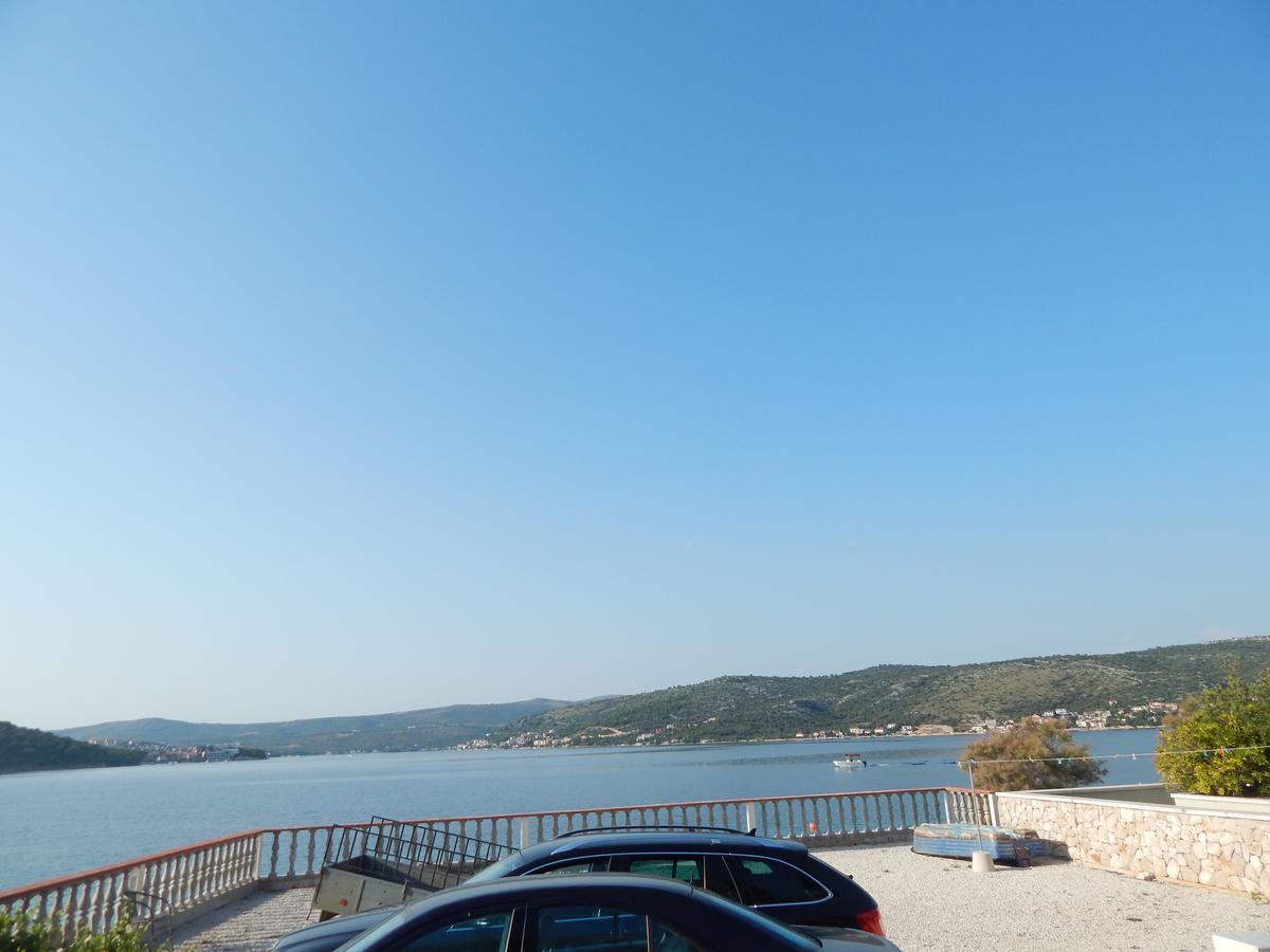 Vila Matej Razanj Luaran gambar