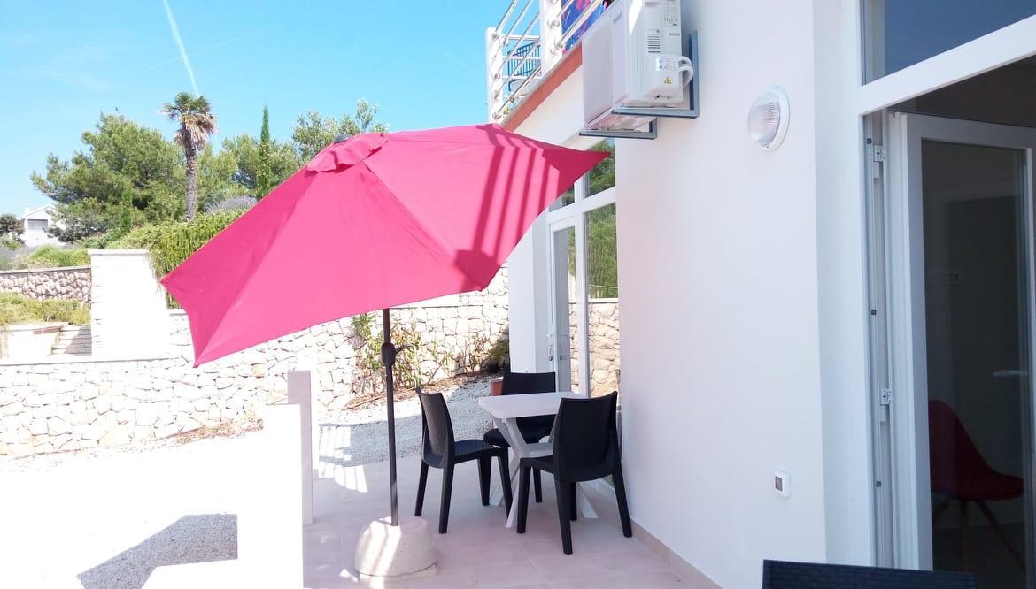 Vila Matej Razanj Luaran gambar