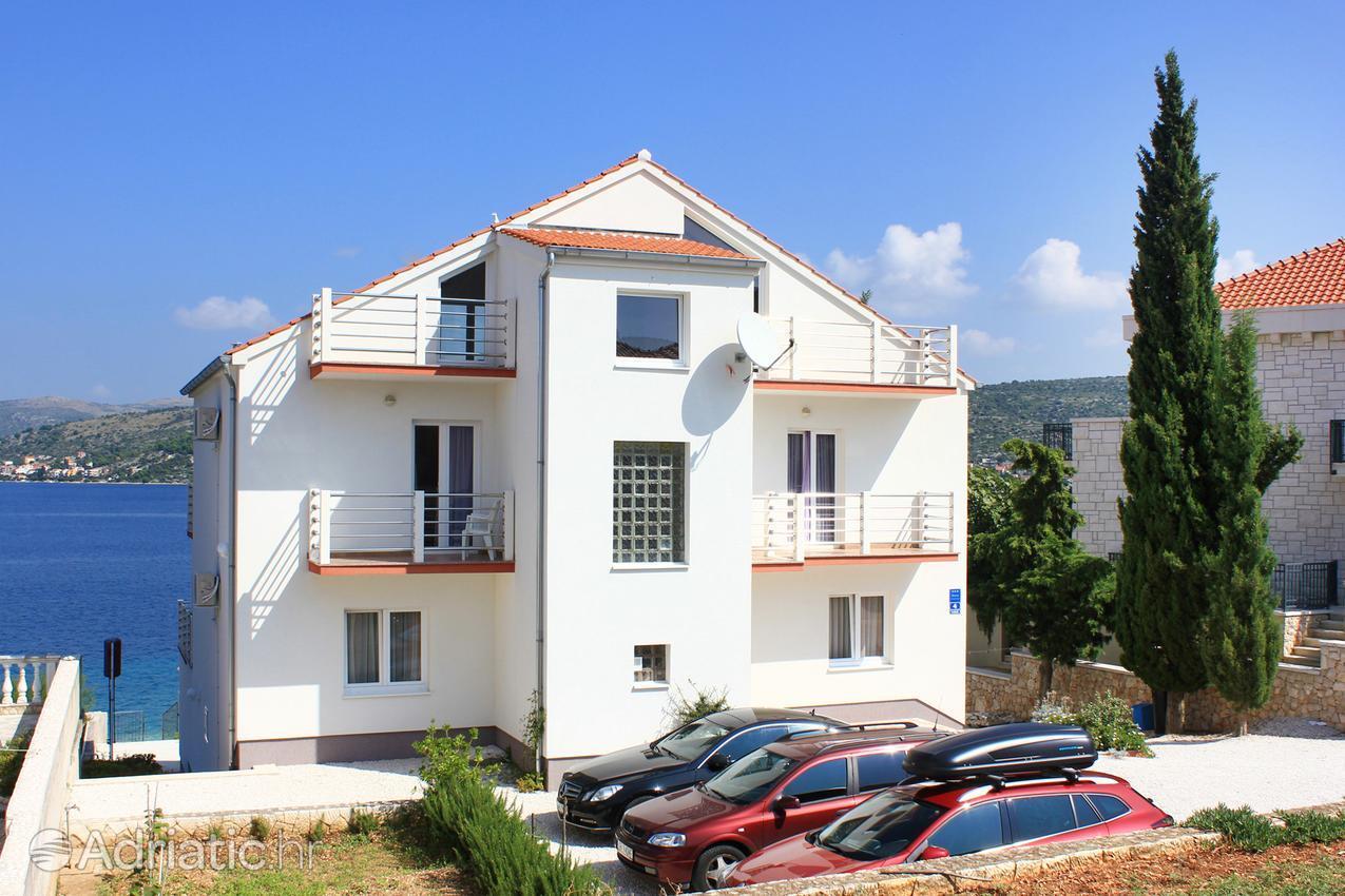 Vila Matej Razanj Luaran gambar