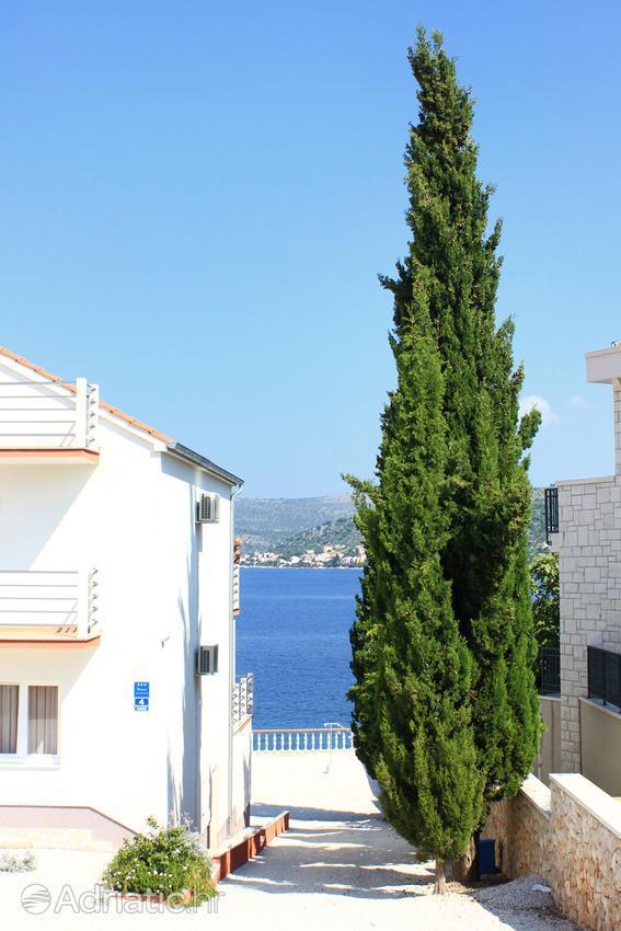 Vila Matej Razanj Luaran gambar